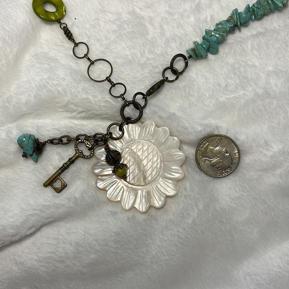 Kitsch Spring Necklace - Picture 6 of 8